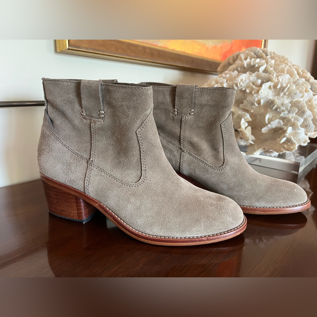 Dolce Vita Grey Suede Pull On Booties Size 9, New Wout Box